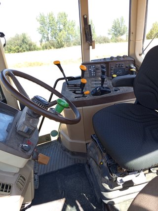2 Tractores John Deere 6810 y 6510 SE