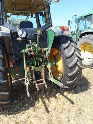 2 Tractores John Deere 6810 y 6510 SE