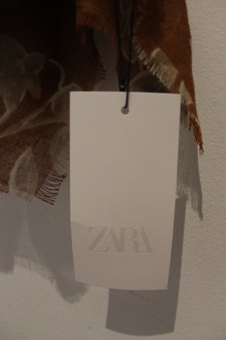 Pañuelo Zara Estampado Floral Azul y Beige