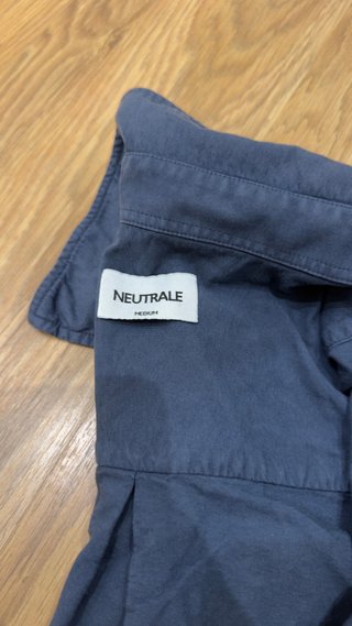 Camisa azul de manga larga