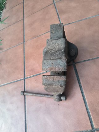 Tornillo de banco antiguo