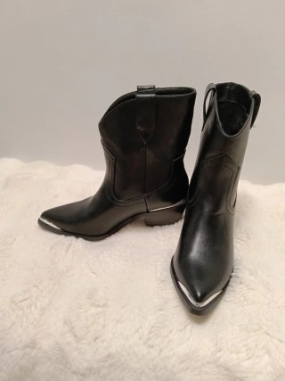 Botas negras de cuero