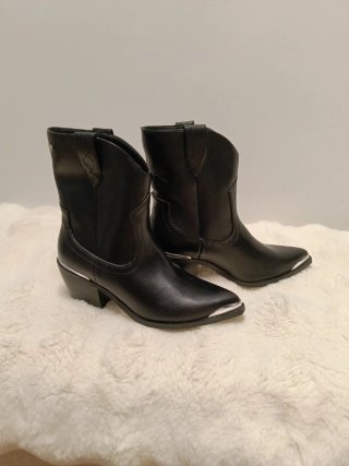 Botas negras de cuero