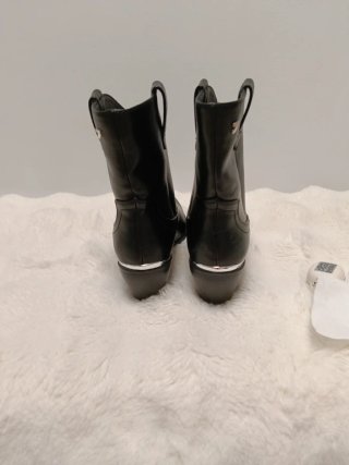 Botas negras de cuero