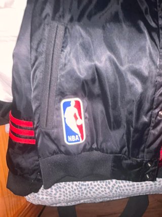Chaqueta Adidas Bulls Roja y Negra
