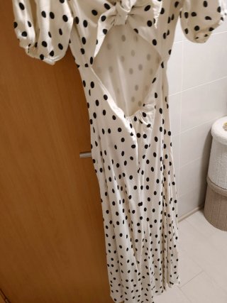 Vestido blanco lunares negros