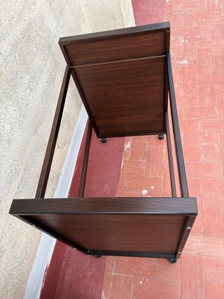 Minicuna de madera con ruedas
