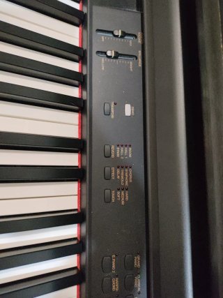 Piano Digital Yamaha Clavinova CLP-860 y banqueta.