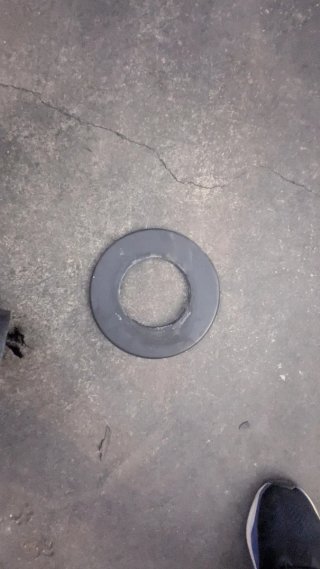 Estufa de pellets negra y blanca con sus tubos 9kw