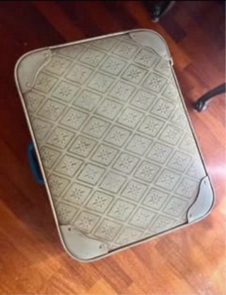 Valigia vintage decorata a mano