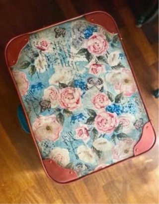 Valigia vintage decorata a mano