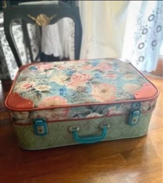 Valigia vintage decorata a mano