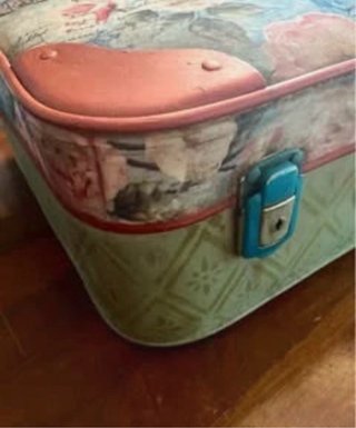 Valigia vintage decorata a mano
