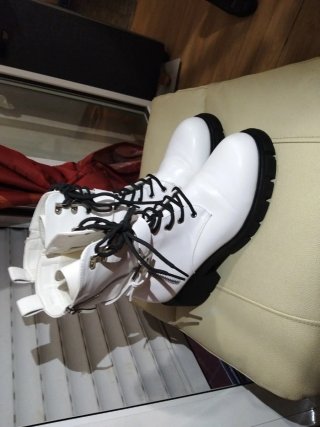 Botas de mujer blancas con cordones