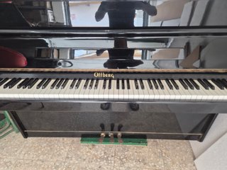 Piano Ottberg Negro