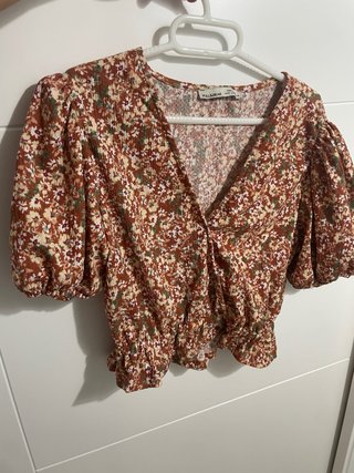 Top floral Pull&Bear manga abullonada