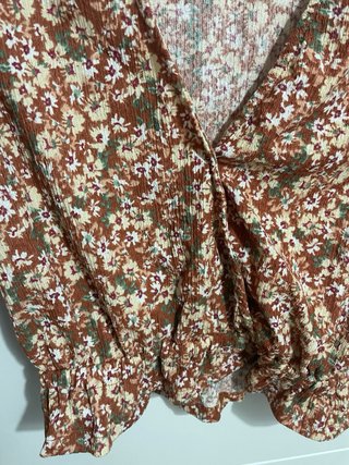 Top floral Pull&Bear manga abullonada