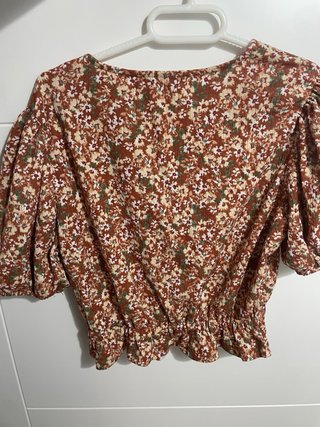 Top floral Pull&Bear manga abullonada