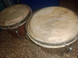 Timbales de madera y piel