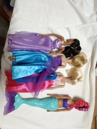 Lote 4 Barbies Vestidos Princesa y Sirena
