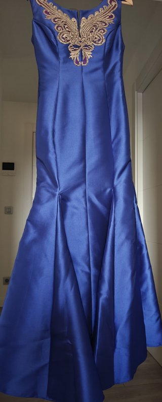 Vestido fiesta azul con bordado dorado