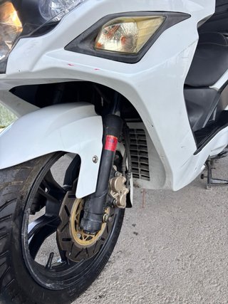 Daelim S3 125cc Blanca con Baúl