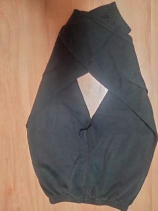 Pantalón chándal Adidas negro.