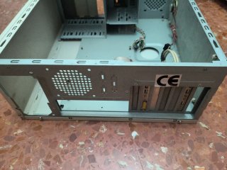 Torre PC Grande Beige y Plateada