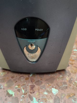 Torre PC Grande Beige y Plateada