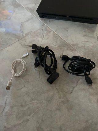 Ps4 Pro con 2 mandos + juegos ps4