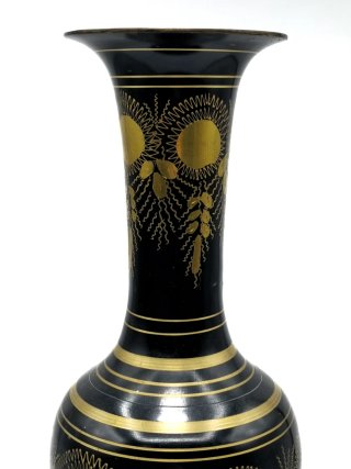Precioso jarrón de bronce antiguo cincelado a mano