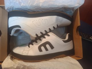 Zapatillas Etnies Blancas y Negras