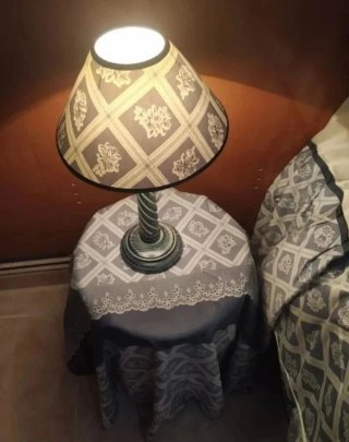 EDREDÓN CORTINAS LÁMPARAS MESILLAS