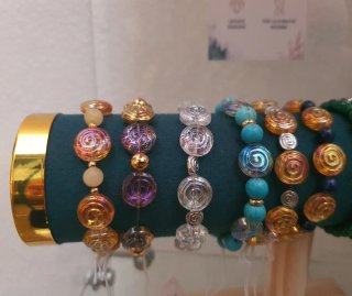 3 Pulseras Stonedhenge Doradas y Moradas