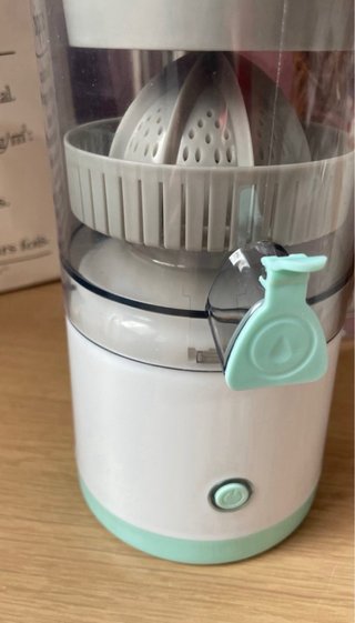 Exprimidor Eléctrico Portátil