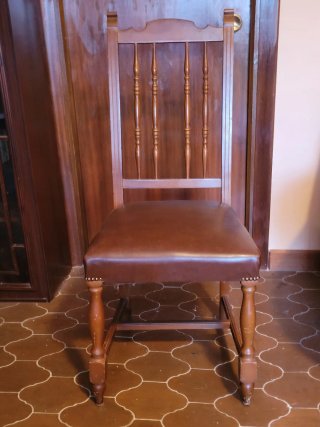 Lote 4 Sillas Clásicas Madera