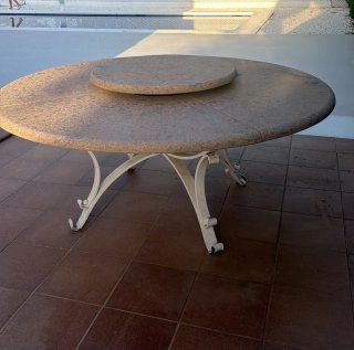 Mesa de piedra exterior redonda