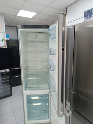 Nevera AEG plateada Con garantía
