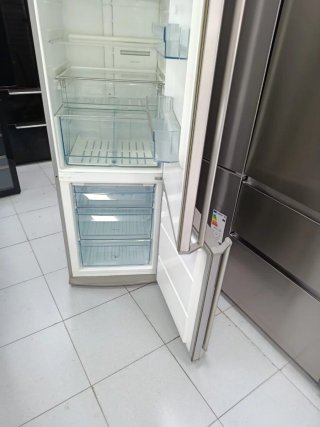 Nevera AEG plateada Con garantía