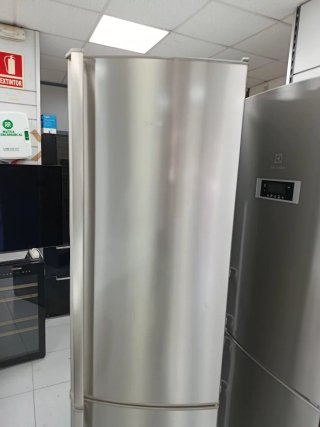 Nevera AEG plateada Con garantía