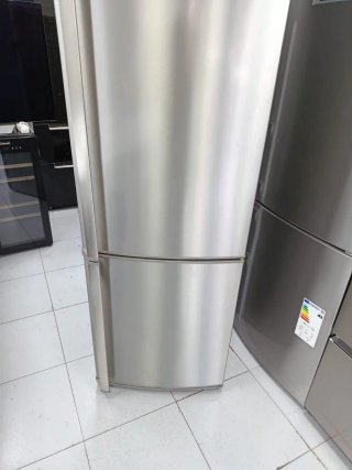 Nevera AEG plateada Con garantía