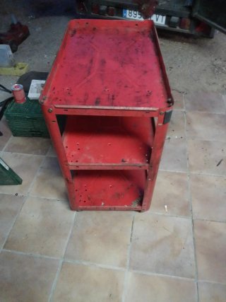 Carro de herramientas móvil rojo