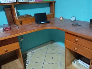Escritorio curvo de madera