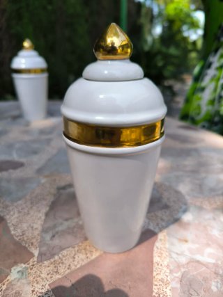Elegant set di trucco in porcellana bianco e oro