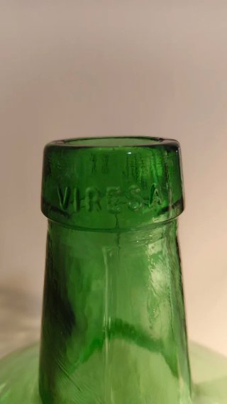 Damajuana de vidrio verde