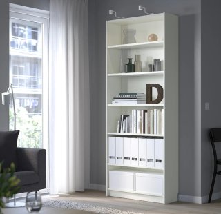 Librería blanca y fucsia