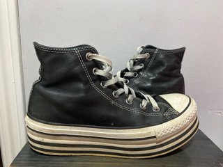Converse negras de caña alta con plataforma