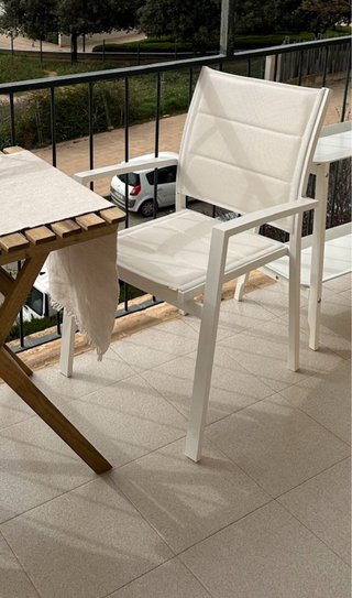2 sillas de terraza blancas, aluminio, cómodas y a