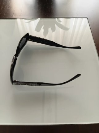 Gafas de sol negras y grises