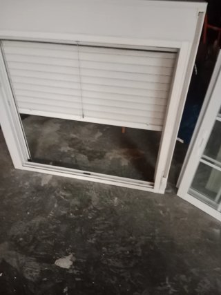 Ventana aluminio con persiana
